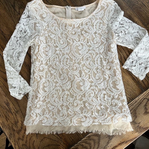 Club Monaco Tops - CLUB MONACO lace boho top